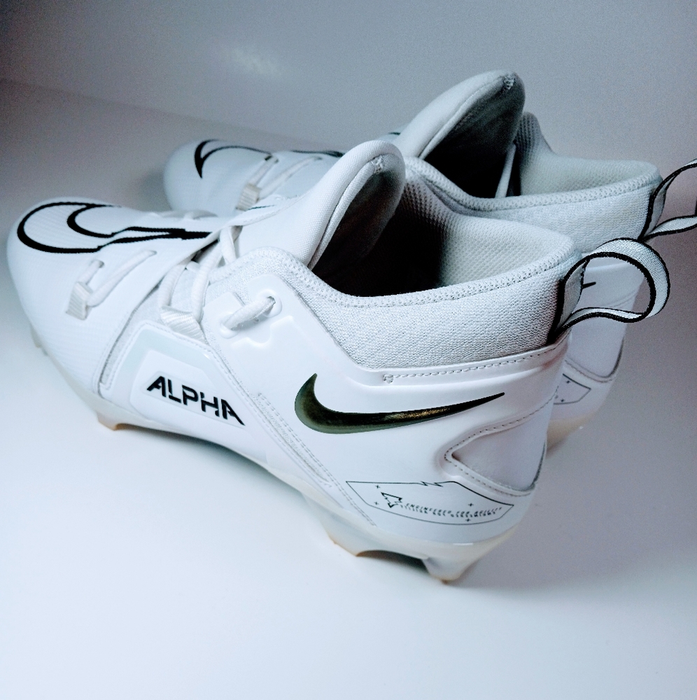 Nike Alpha Menace Pro 3 Mid Football Cleats